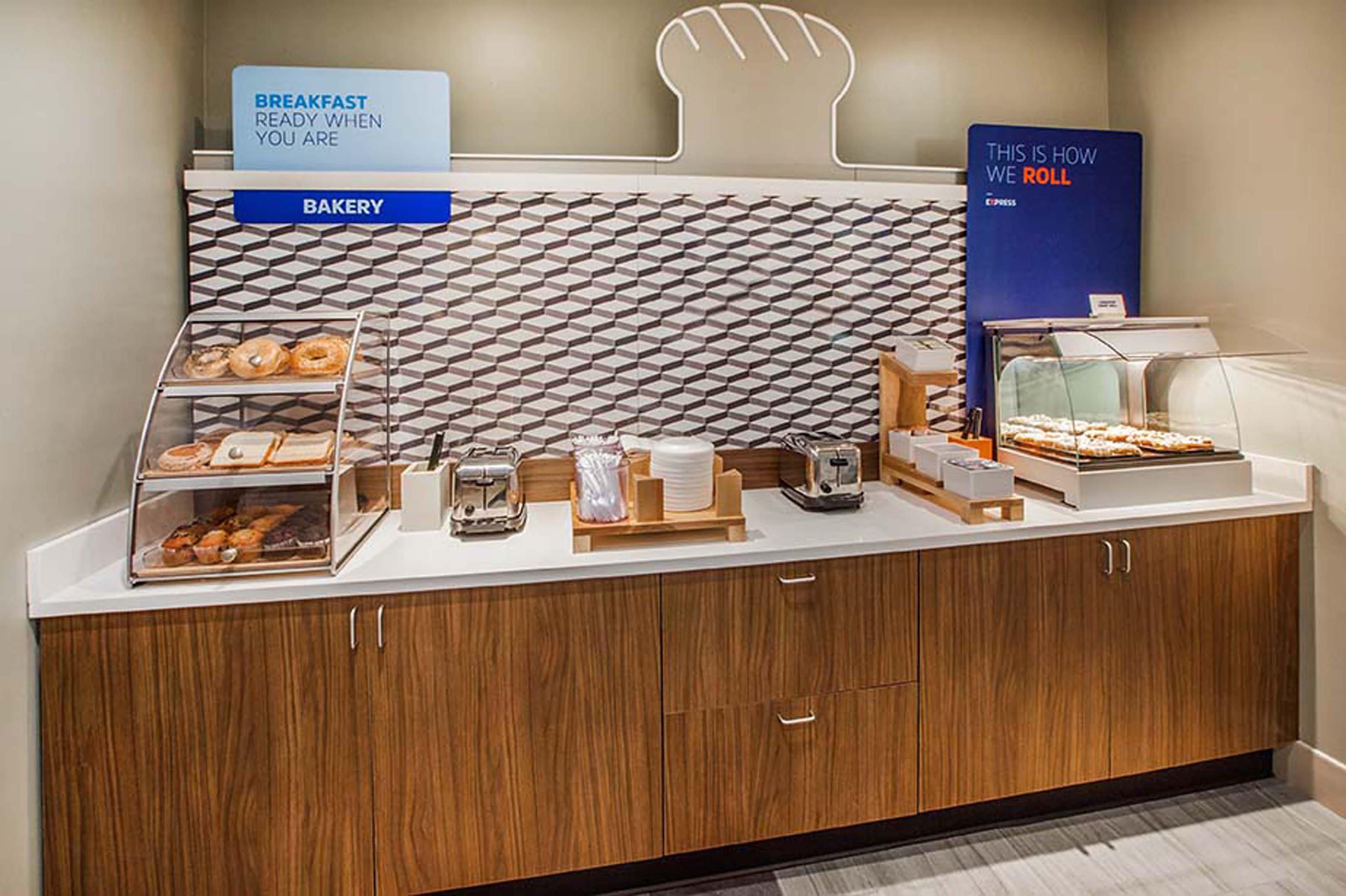 Express & Baton Rouge -port Allen By Ihg Hotel Port Allen